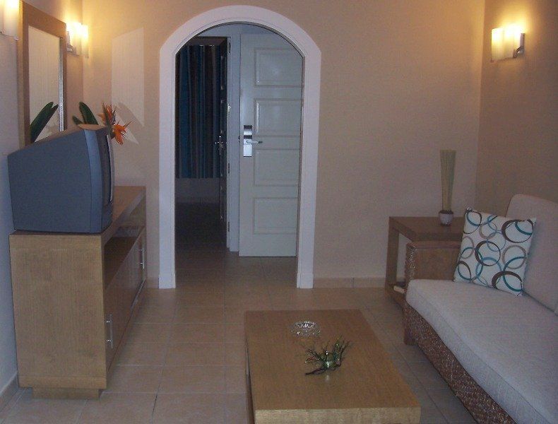 Apartamentos Livvo Puerto De Mogan Exterior foto